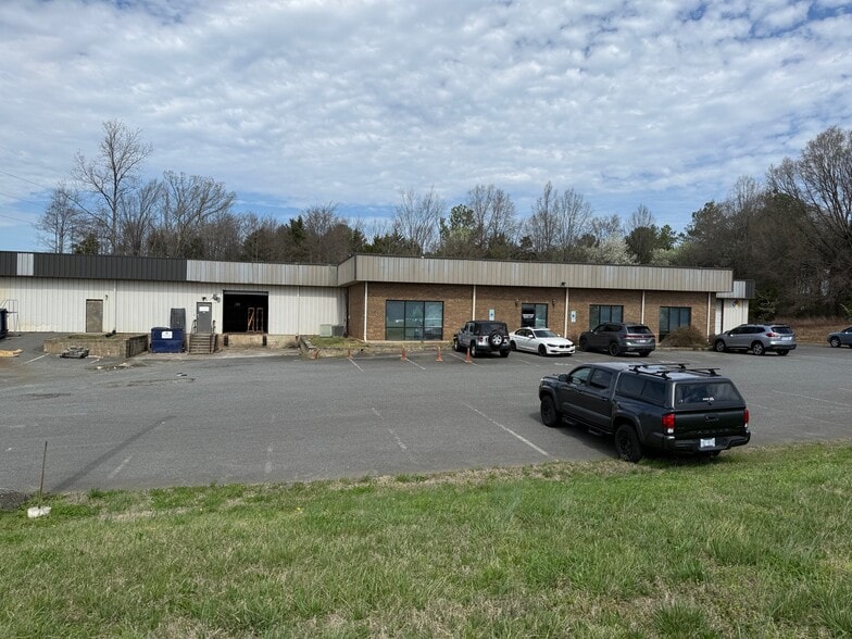 More Photos Of 3551 Hwy 51 N, Fort Mill Warehouse For Lease