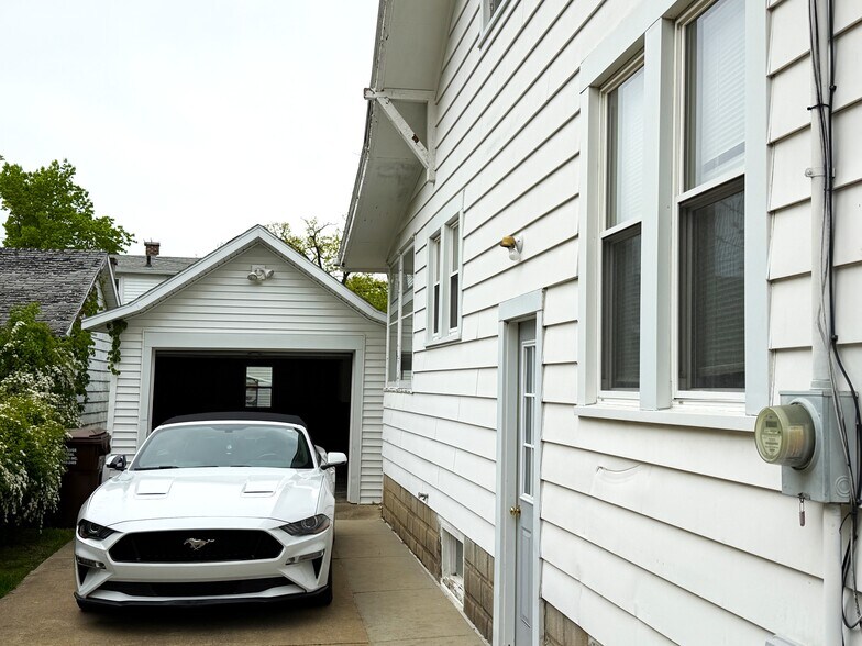 More Photos Of 918 Blackhawk Blvd, South Beloit Multifamily For Sale