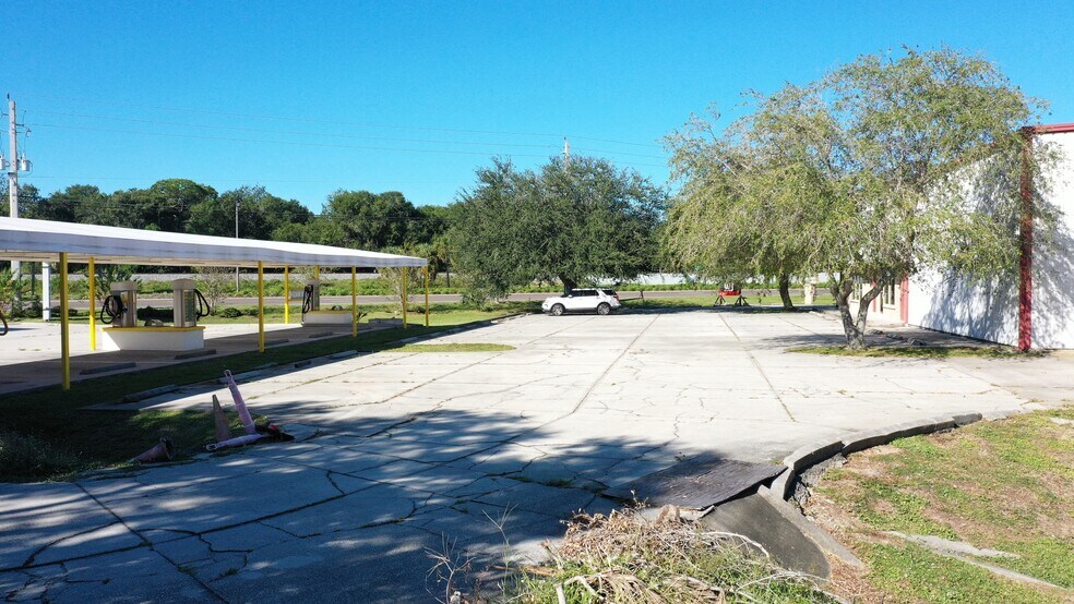 More Photos Of 1996 US Highway 1, Rockledge Light Distribution For Sale