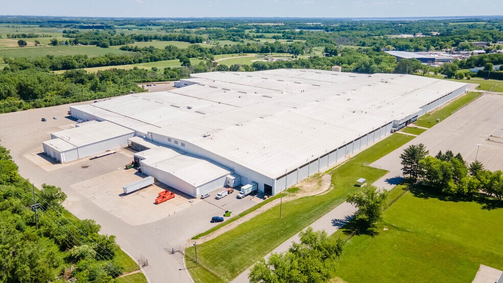 More Photos Of 1220 W Fulton St, Edgerton Warehouse For Lease