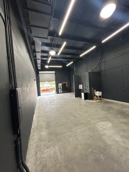 More Photos Of 17030 Alico Commerce Ct, Fort Myers Warehouse For Sale