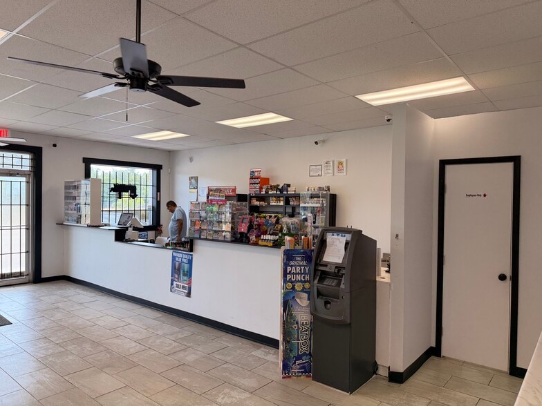 More Photos Of 1929 Clay St, Kissimmee Convenience Store For Lease