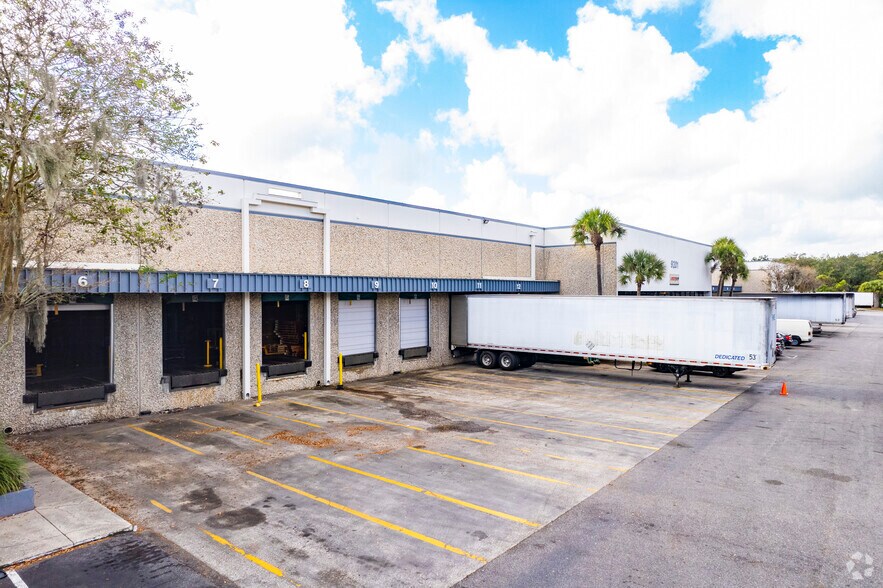 More Photos Of 9201 King Palm Dr, Tampa Warehouse For Lease