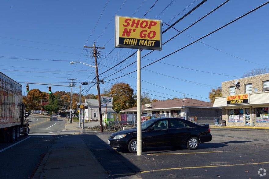 More Photos Of 1555-1569 Plainfield Pike, Johnston Storefront Retail Office For Lease