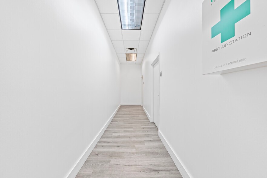 More Photos Of 2500 NW 39th St, Miami Light Distribution For Sale