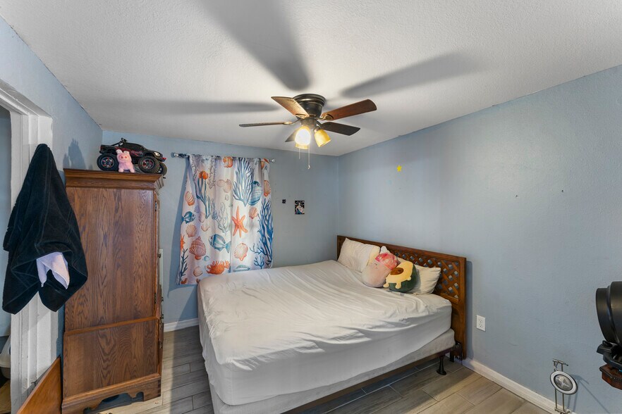 More Photos Of 5712 15th St, Bradenton Auto Dealership For Sale