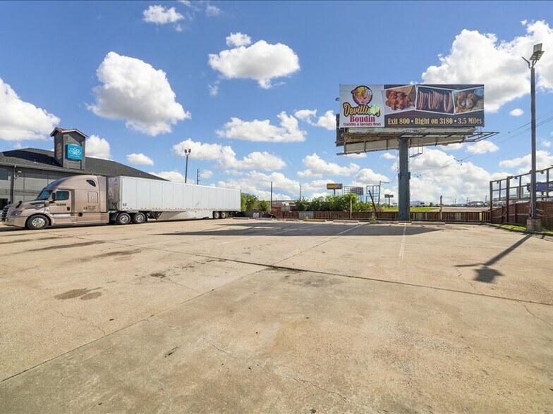 More Photos Of 1931 East Fwy, Baytown Hotel For Sale