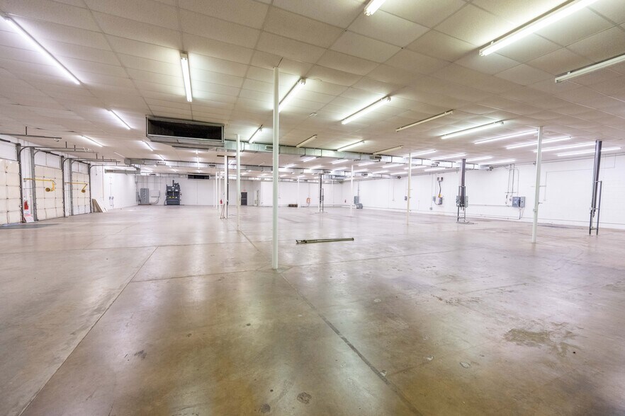 More Photos Of 3320 Dalworth St, Arlington Warehouse For Lease
