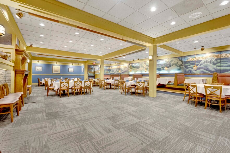 More Photos Of 890 E US Highway 45, Mundelein Freestanding For Sale