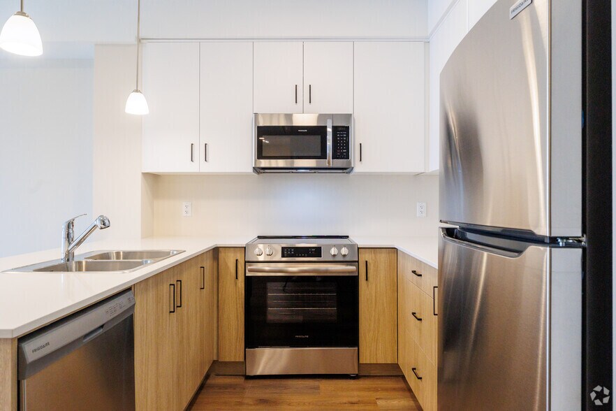 More Photos Of 600 Sunningdale Rd E, London Apartments For Lease