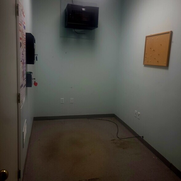 More Photos Of 400 Scruggs Rd, Moneta Office For Lease