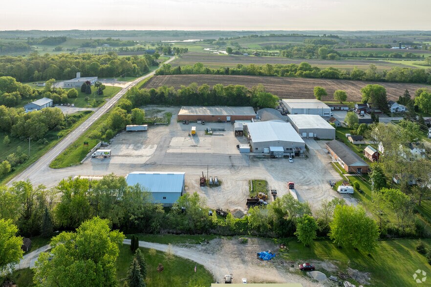 More Photos Of 625 Menomonee St, Theresa Warehouse For Lease
