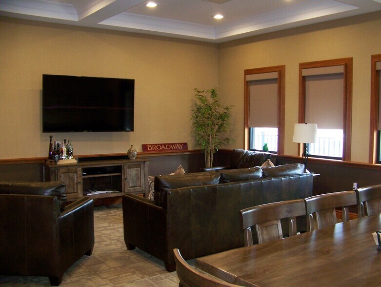 More Photos Of 208 Russell Pl, Hackensack Office For Sale