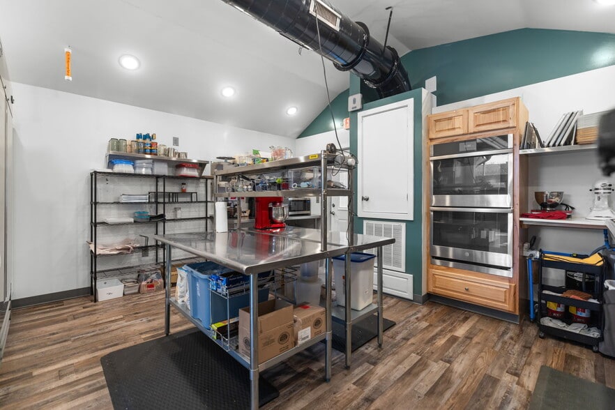 More Photos Of 106 Northside Sq, Petersburg Restaurant For Sale