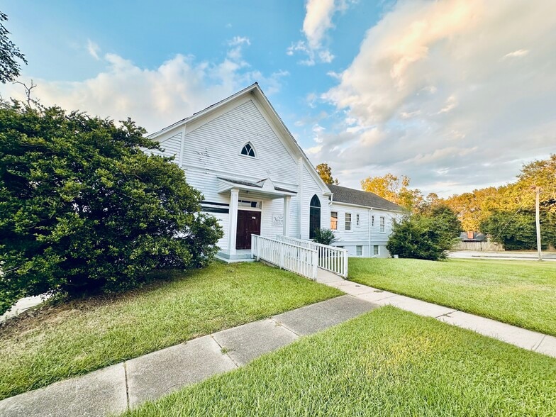 More Photos Of 504 Main St, Woodville Religious Facility For Sale