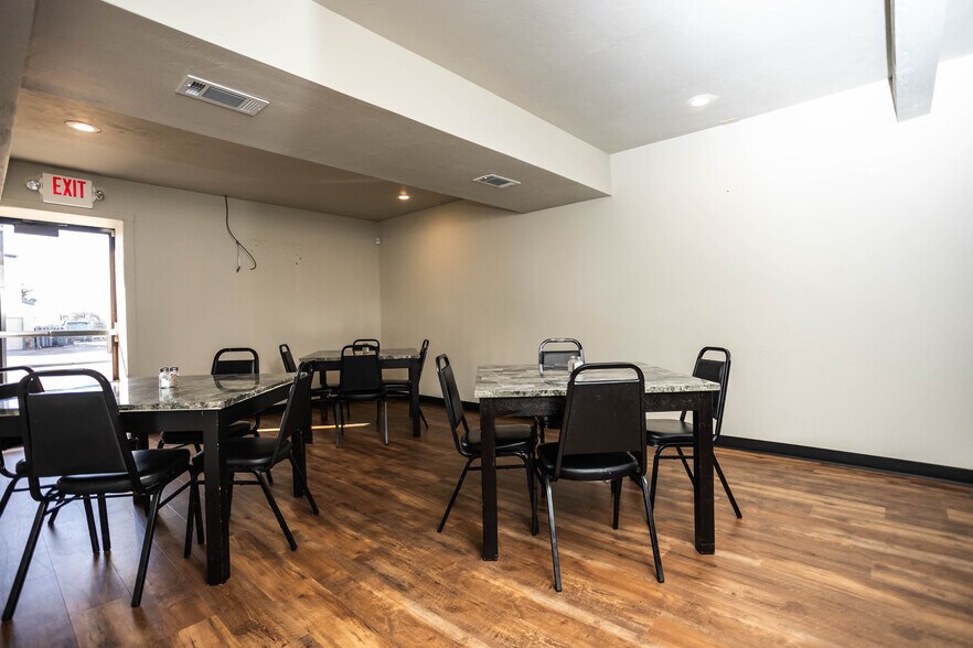 More Photos Of 1301 E Fulton St, Garden City Bar For Sale