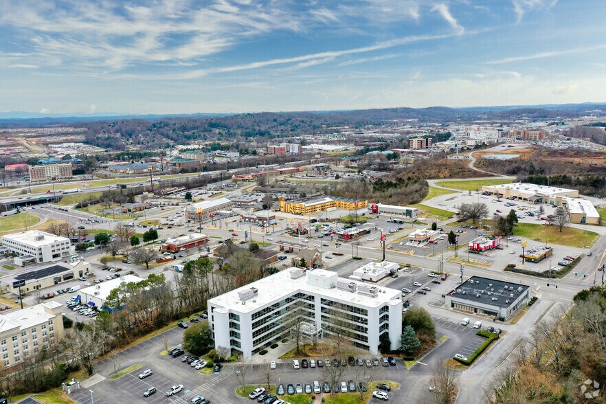 More Photos Of 408 N Cedar Bluff Rd, Knoxville Office For Lease