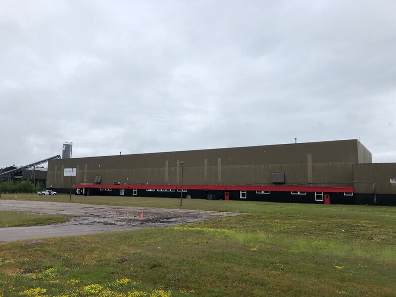 More Photos Of 1 Chandler Rd, Amherst Distribution For Lease