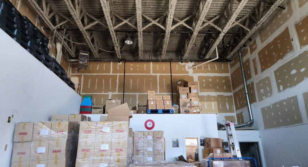 More Photos Of 145 Schoolhouse St, Coquitlam Light Manufacturing For Lease