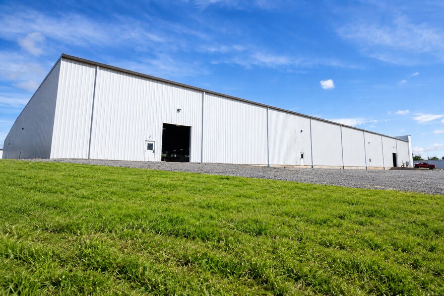 More Photos Of 22 Roberts Lane, Clifton Park Warehouse For Lease