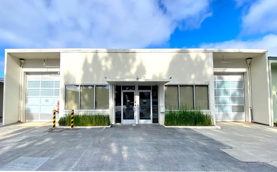 Primary Photo Of 977-979 Commercial St, Palo Alto Research And Development For Lease