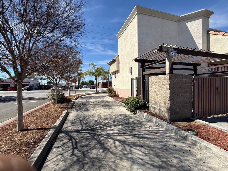 More Photos Of 889 W Florida Ave, Hemet Freestanding For Sale