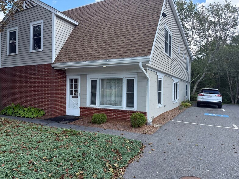 More Photos Of 178 Park St, North Reading Medical For Lease