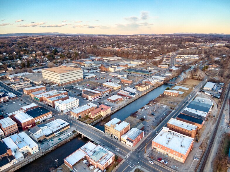 More Photos Of 110 N Washington Ave, Pulaski Flex For Sale