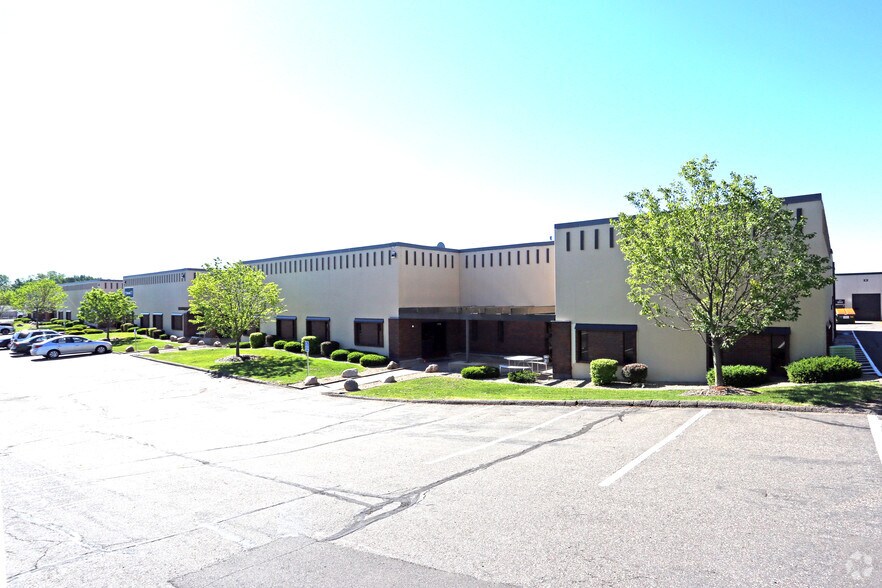 More Photos Of 1708-1730 Gervais Ave, Maplewood Light Manufacturing For Lease