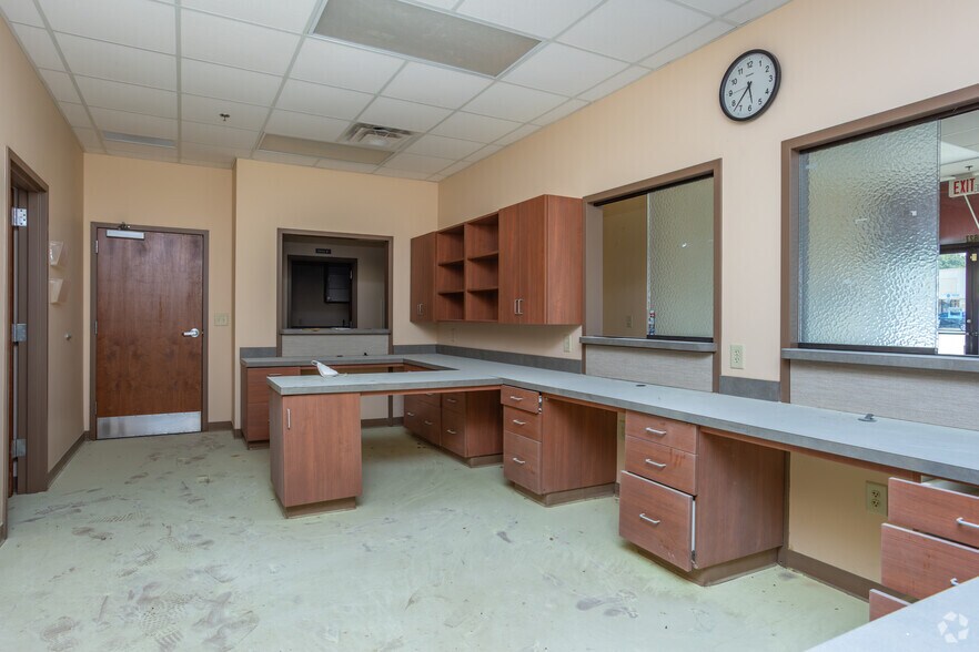 More Photos Of 1607 S Lumpkin Rd, Columbus Storefront For Lease