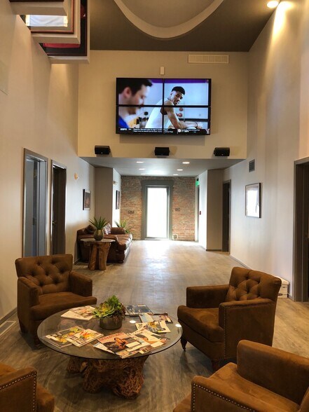 More Photos Of 2018 Main St, Kansas City Loft Creative Space For Sale