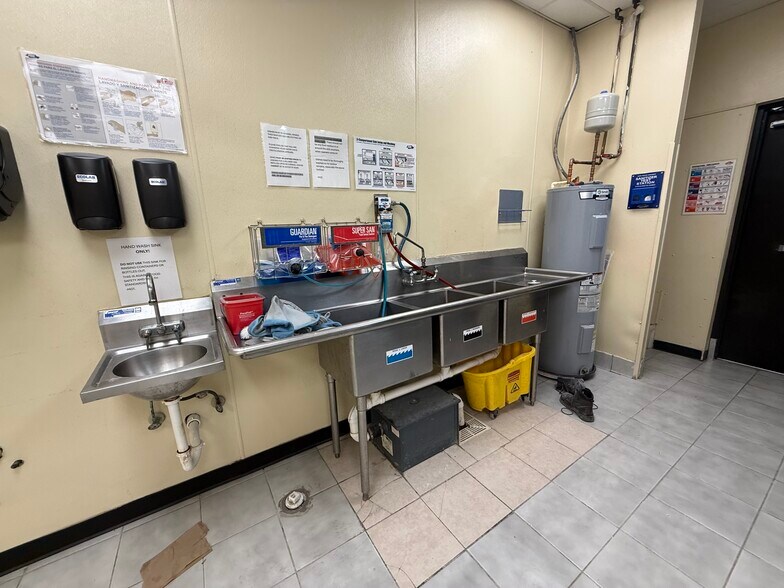 More Photos Of 209 S Cocoa Blvd, Cocoa Fast Food For Lease