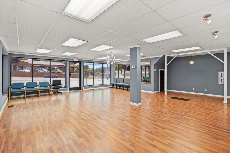 More Photos Of 10131-10137 West Florissant Ave, Saint Louis Office For Sale