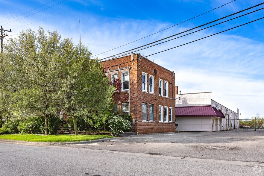 Primary Photo Of 554 S Telegraph Rd, Pontiac Office For Sale