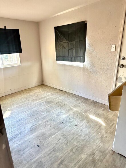 More Photos Of 3033 Railroad Ave, Ceres Office For Sale