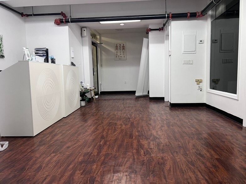 More Photos Of 73-75 Ferry St, Newark Storefront Retail Office For Lease