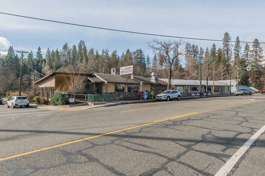 More Photos Of 790 Main St, Weaverville Restaurant For Sale