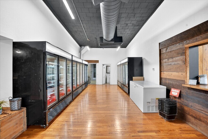 More Photos Of 33 W Olive St, Aurora General Retail For Sale