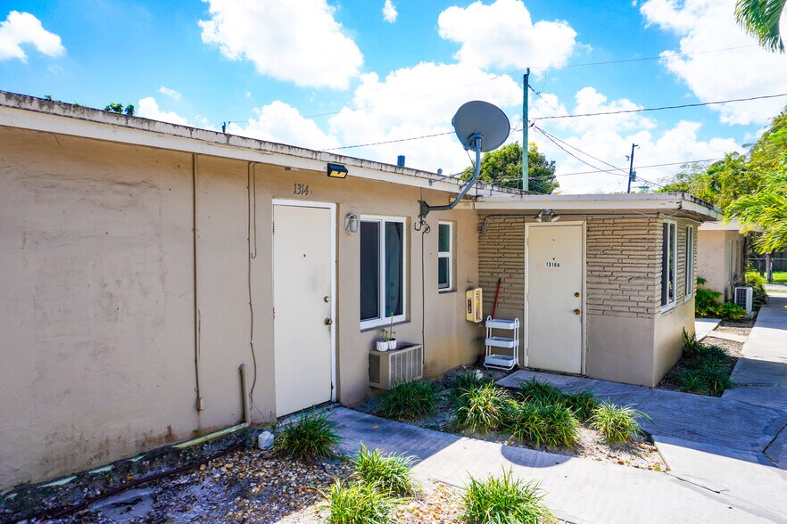 More Photos Of 1314 S 20th Ave, Hollywood Apartments For Sale