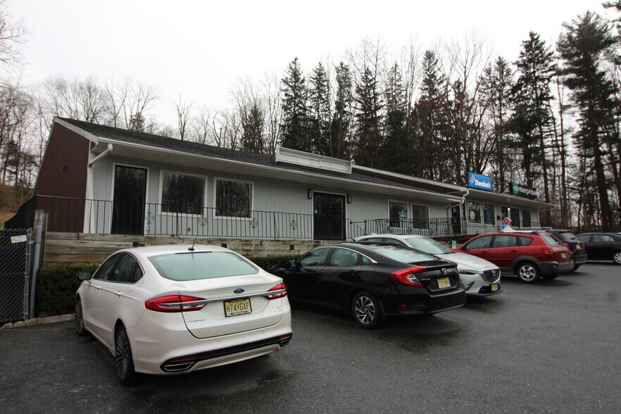 More Photos Of 2002 Rt-31, Clinton Township Unknown For Lease