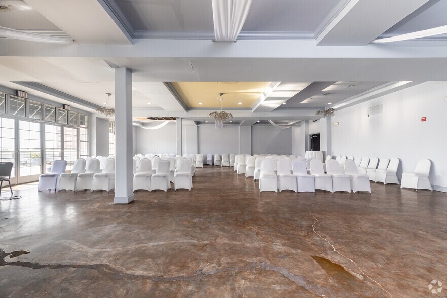 More Photos Of 212 S Elm St, Greensboro Loft Creative Space For Sale