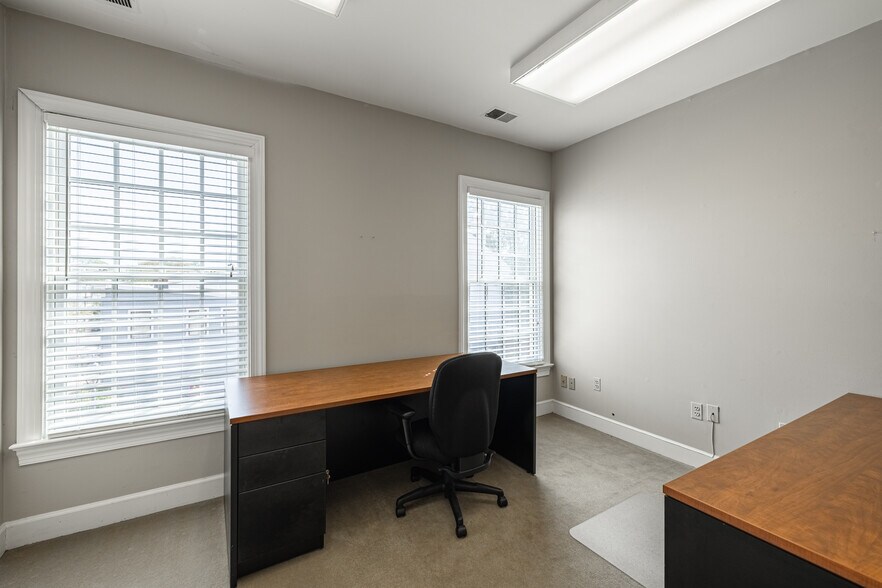 More Photos Of 223-225 N Washington St, Alexandria Office For Lease