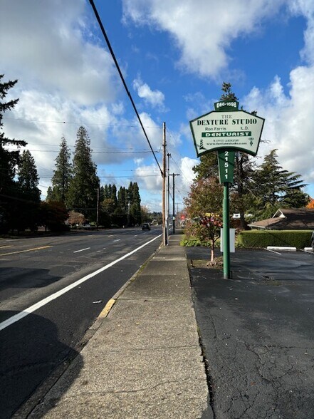 More Photos Of 21511 SE Stark St, Gresham Medical For Sale