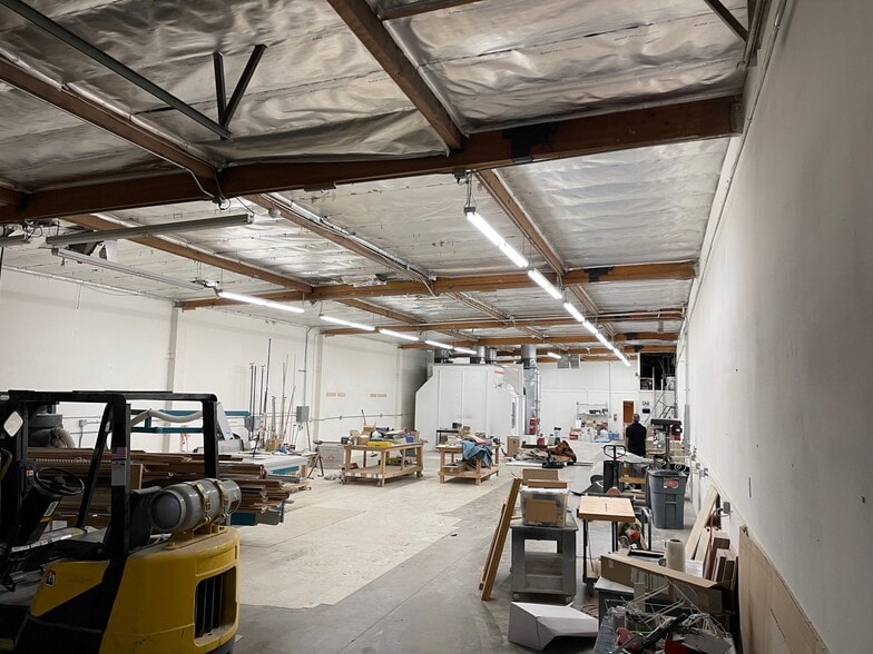 More Photos Of 8585-8589 Canoga Ave, Canoga Park Service For Lease