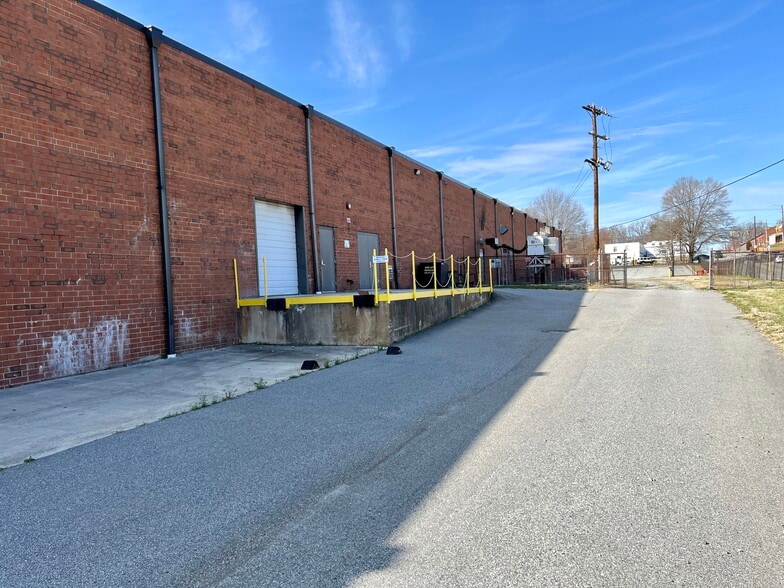More Photos Of 102 E Holly Hill Rd, Thomasville Manufacturing For Lease