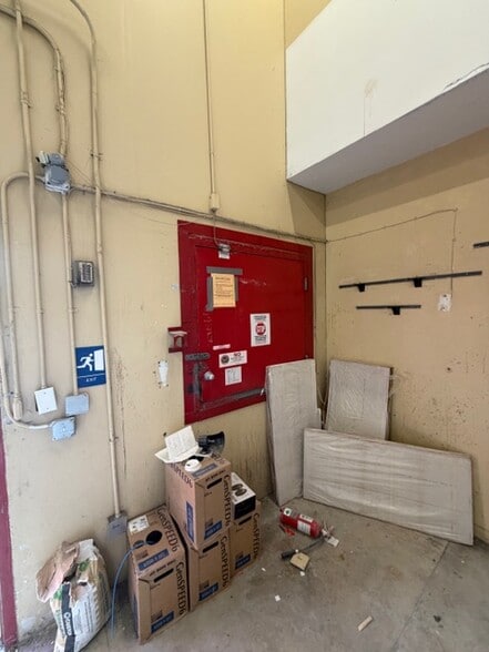 More Photos Of 8102 Blanding Blvd, Jacksonville Storefront For Lease