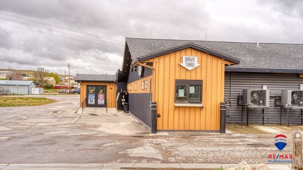 More Photos Of 5201 S Douglas Hwy, Gillette Bar For Sale