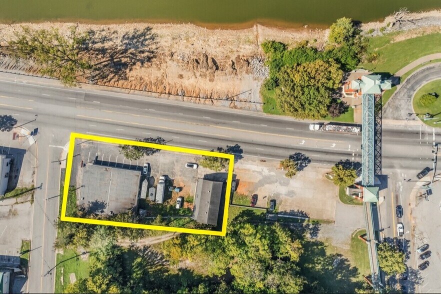 More Photos Of , Clarksville General Retail For Sale