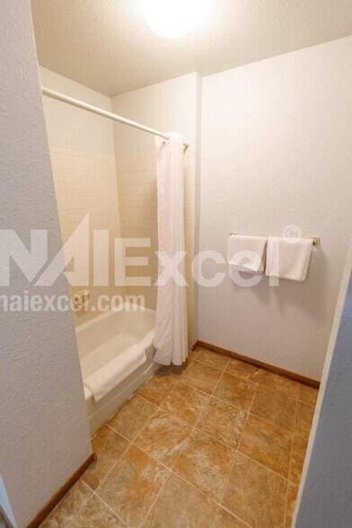 More Photos Of 1075 S Highway 191, Moab Hotel For Sale