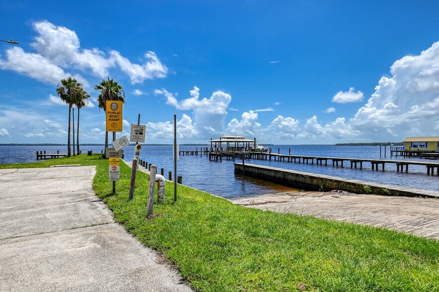 More Photos Of 105 Central Ave, Crescent City Office For Sale